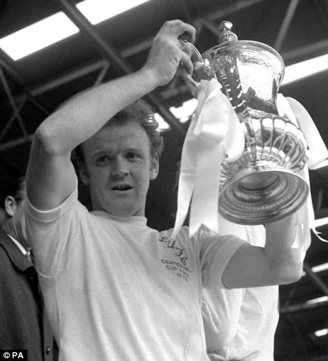 White Legends, Capítulo 1: Billy Bremner Article-1162919-001E11AA00000258-56_468x515