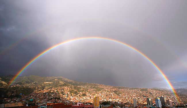 العالم في صور روعة ° RainbowLaPazAP_650x377