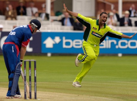 T20 Match Between Dragons and Champions - Page 2 Article-0-054EB5D40000044D-514_468x345