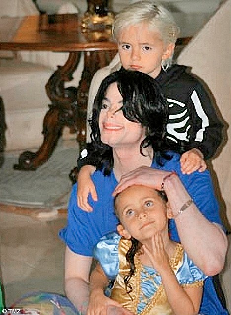 Papai Michael e o Instinto Paternal Article-1196921-058FA718000005DC-688_468x638