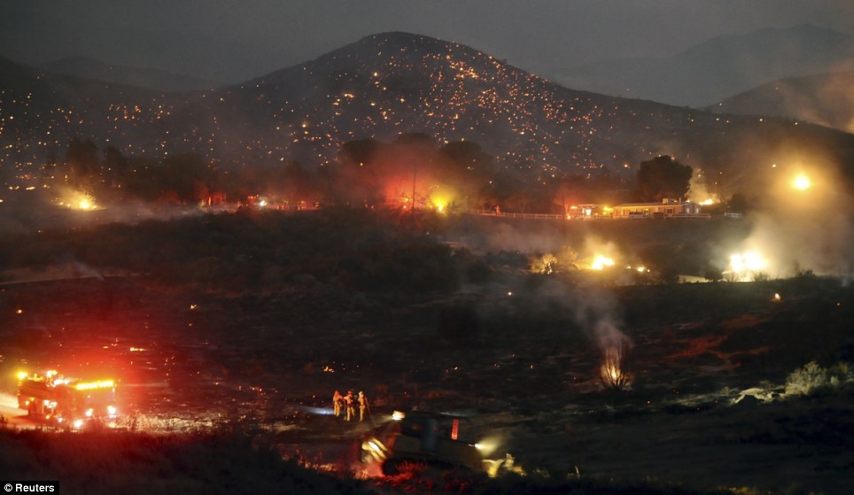 Fotos de los incendios de California... Article-1210417-063E7E0B000005DC-24_964x554_popup