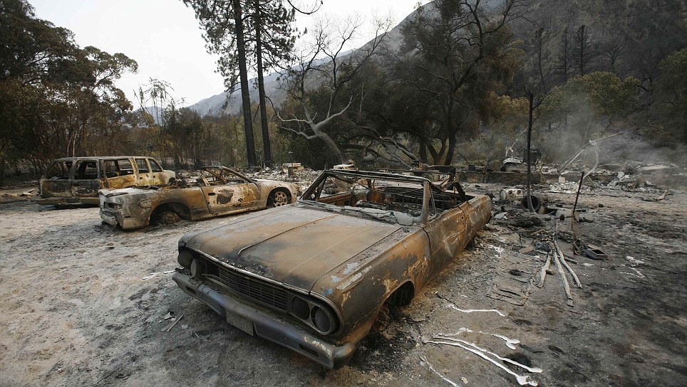 Fotos de los incendios de California... Article-1210417-064230B1000005DC-719_964x544