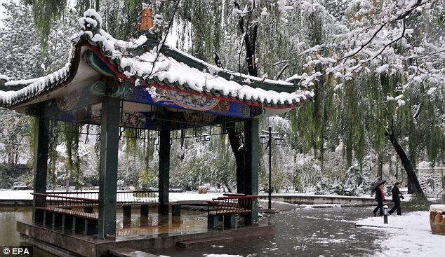 China overdoes cloud seeding to end drought... and blankets Beijing in snow Article-1224475-070AF43C000005DC-601_634x367