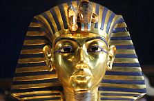 Di Balik Topeng Raja Tutankhamun Ternyata Cacat Dan Berjalan Memakai Tongkat Article-1251731-0851732E000005DC-970_223x147