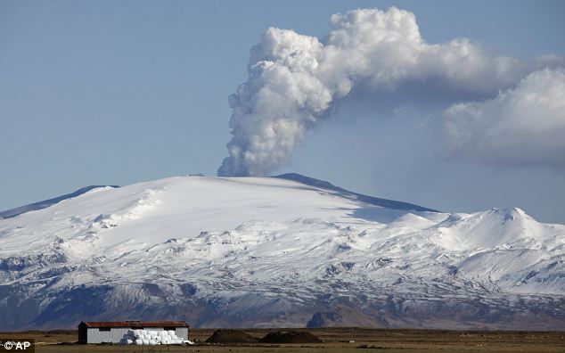 MG6 Production halted by volcano! Article-0-093C593E000005DC-286_634x396