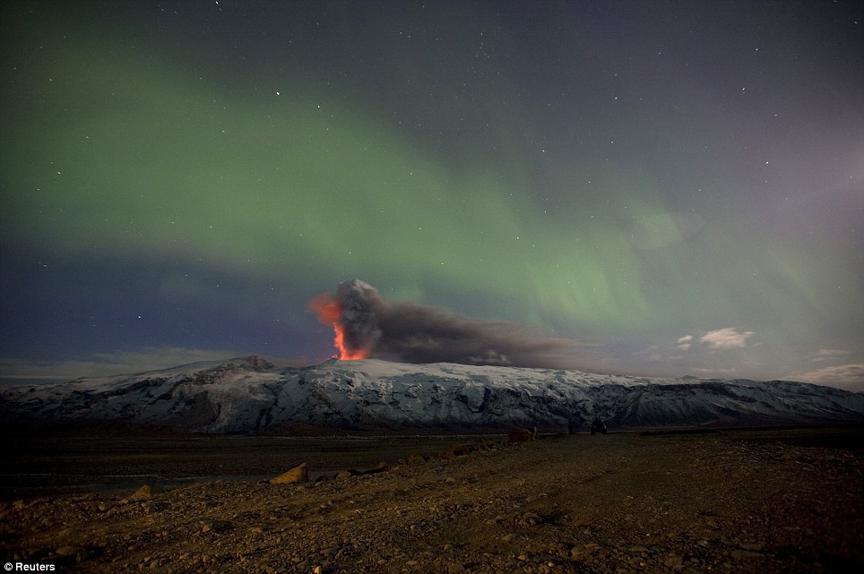 Esplosione vulcanica Islanda: seguiamo la nube di ceneri - Pagina 5 Article-1268225-0943BFE8000005DC-928_964x641