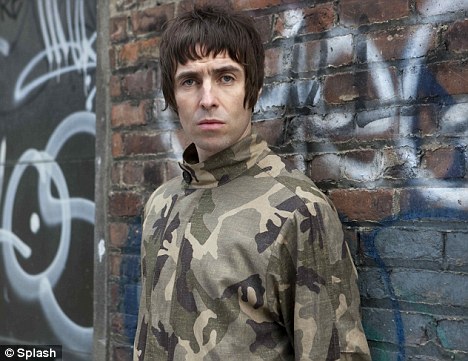 Es oficial: Liam Gallagher producirá una película de los Beatles Article-1274065-09706262000005DC-506_468x361