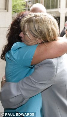 Kate McCann hugs Jimmy Mizen's mother. Article-1276595-0983F9BD000005DC-966_224x389