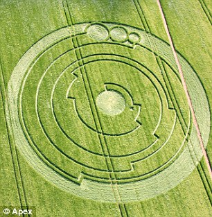 Crop Circle Season 2011 «» Updated - Page 2 Article-1280930-01A39F9E00000578-710_306x313