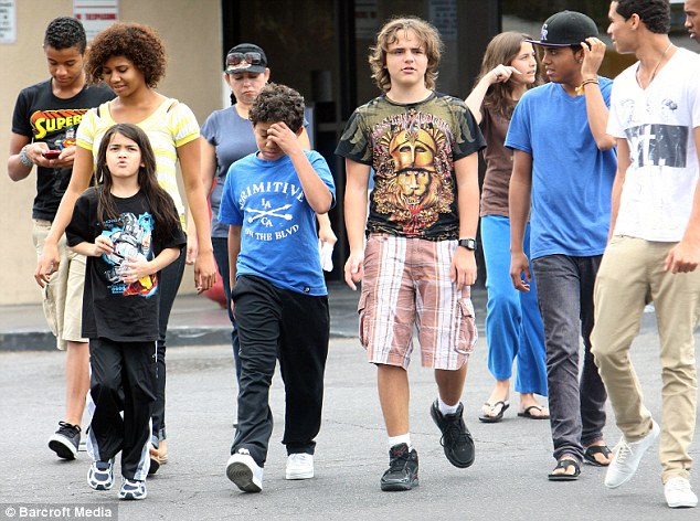 Michael Jackson's Kids after his death (June 2009-August 2011) PART I Article-0-0B77D9A2000005DC-553_634x472