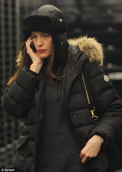 Liv Tyler e le borse.... sotto agli occhi! Article-1336683-0C63F4E1000005DC-699_468x657