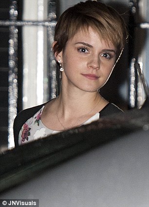 Fan Club de Emma Watson/Hermione Granger!!! - Page 39 Article-1359449-0D4CCEE0000005DC-840_306x423