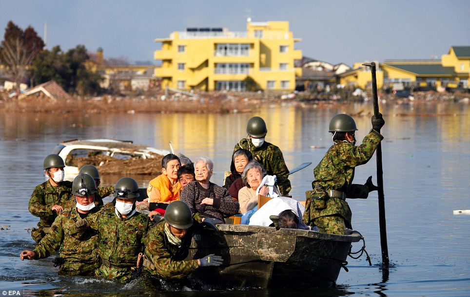 The shocking reality of Japan in pictures Article-1365569-0B27ACC200000578-2_964x610