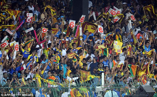 16th August : Sri Lanka vs South Africa at R Premadasa Stadium, Colombo - Page 17 Article-1371200-0B63F45B00000578-66_634x391