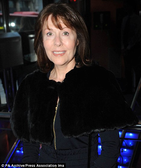 Elizabeth Sladen - 1948 - 2011 RIP Sarah Jane (Dr Who, Sarah Jane Adventures...) Article-1378645-06E12E2A000005DC-643_468x557