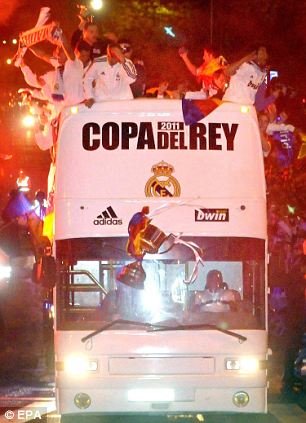 Ramos drops Copa del Ray and the bus ran it over Article-1379144-0BB96E2D00000578-269_306x423