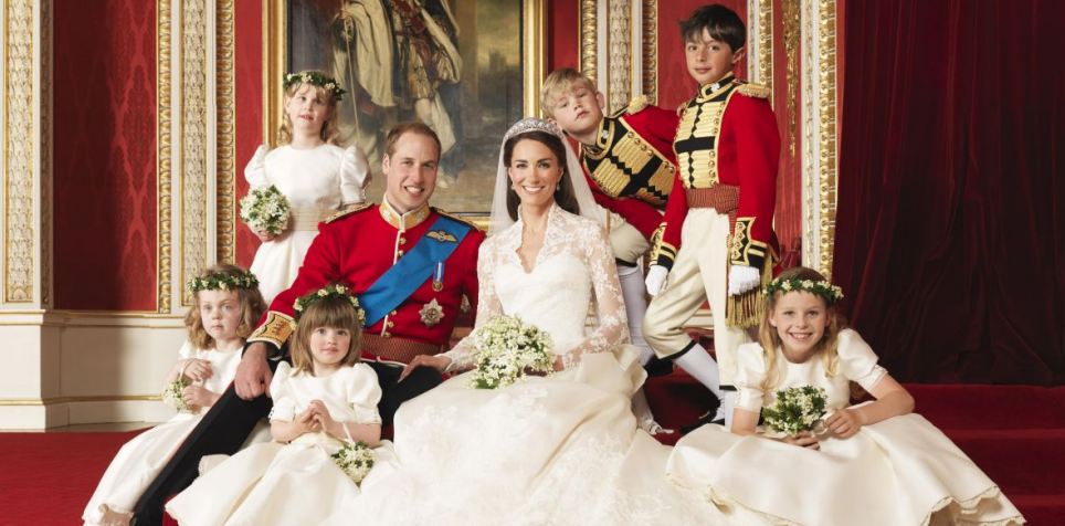Mariage du prince William et Kate Middleton - Page 2 Article-1382178-0BD85E8400000578-269_964x476