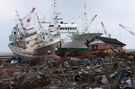 Super Terremoto de Japón . trasladó el fondo del mar 79 metros y Nuevos datos muestran que la Zona ha entrado bajo mayor Presión . Article-0-0C258EDB00000578-167_472x310