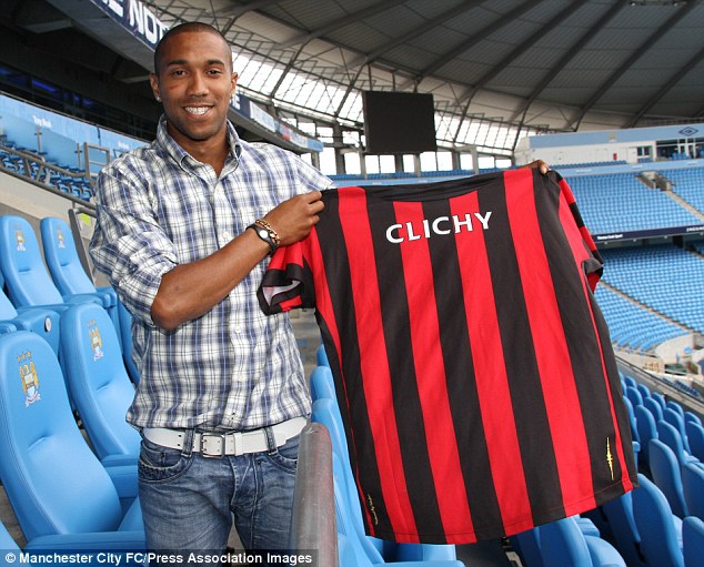 clichy to city official - Page 2 Article-2010893-0CDD811100000578-12_634x511