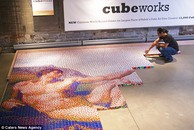 Artista crea opere d'arte con i cubi di Rubik Article-2014337-0CFDB4D200000578-147_634x425