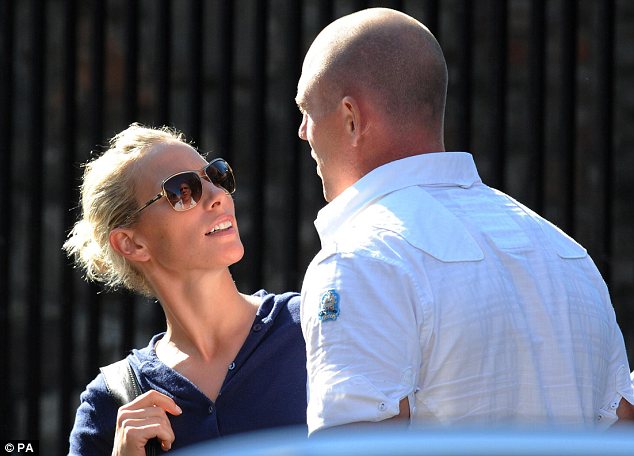 BODA DE ZARA PHILLIPS Y MIKE TINDALL 30/07/2011 Article-2020229-0D381A8F00000578-970_634x456