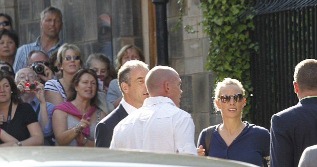 BODA DE ZARA PHILLIPS Y MIKE TINDALL 30/07/2011 Article-2020229-0D38243300000578-207_634x335