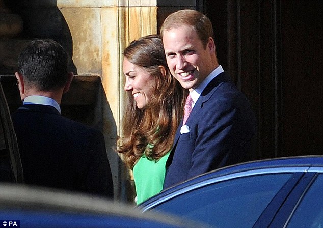 BODA DE ZARA PHILLIPS Y MIKE TINDALL 30/07/2011 Article-2020229-0D386BB500000578-796_634x448