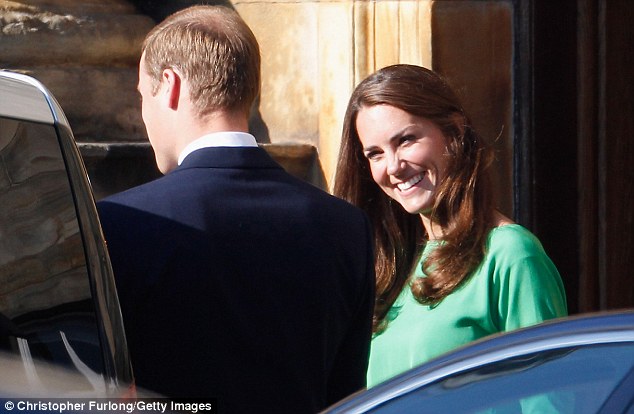 BODA DE ZARA PHILLIPS Y MIKE TINDALL 30/07/2011 Article-2020229-0D38726A00000578-375_634x414