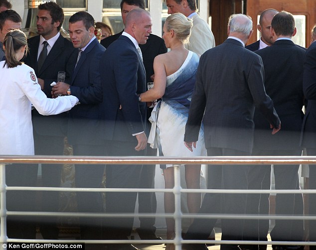 BODA DE ZARA PHILLIPS Y MIKE TINDALL 30/07/2011 Article-2020229-0D38A7C700000578-156_634x502