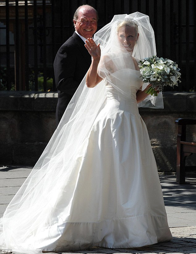 BODA DE ZARA PHILLIPS Y MIKE TINDALL 30/07/2011 - Página 2 Article-2020476-0D3A7FCF00000578-536_634x821