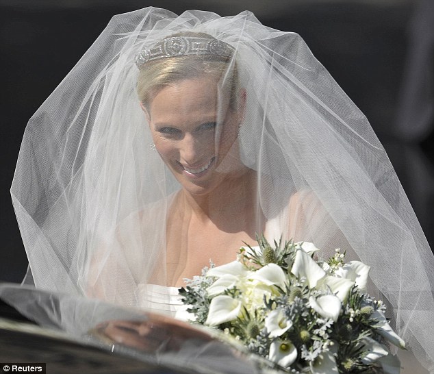 BODA DE ZARA PHILLIPS Y MIKE TINDALL 30/07/2011 - Página 2 Article-2020476-0D3A8F0800000578-8_634x546