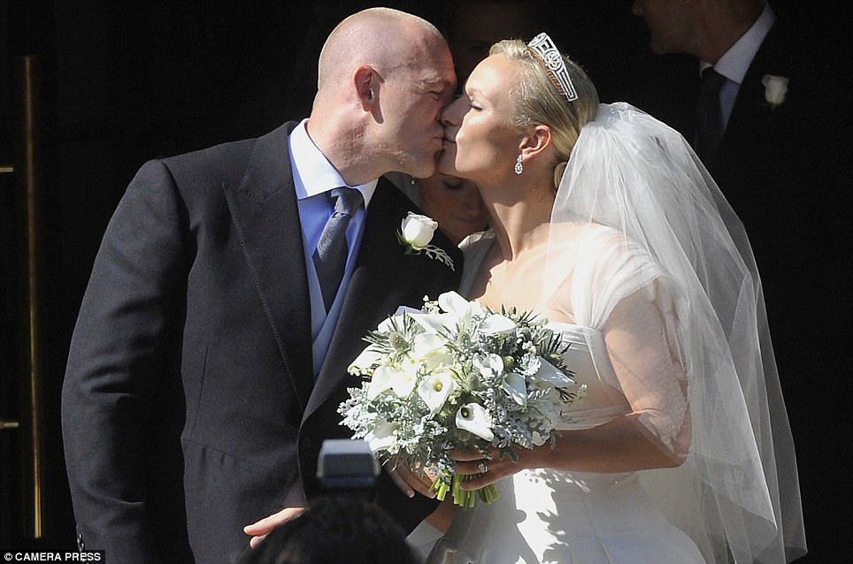 BODA DE ZARA PHILLIPS Y MIKE TINDALL 30/07/2011 - Página 5 Article-2020533-0D3ABC3700000578-671_964x638