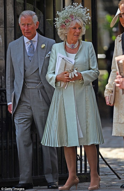 BODA DE ZARA PHILLIPS Y MIKE TINDALL 30/07/2011 - Página 5 Article-2020533-0D3AE96F00000578-292_470x723