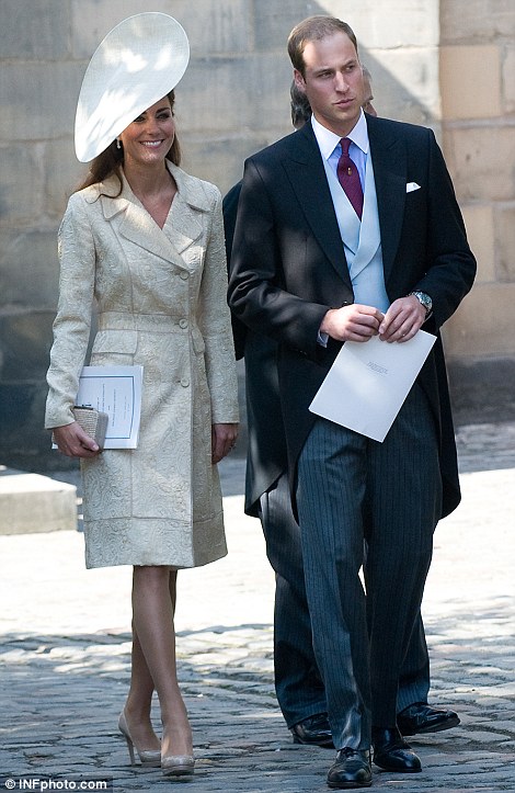 BODA DE ZARA PHILLIPS Y MIKE TINDALL 30/07/2011 - Página 5 Article-2020533-0D3B1CDB00000578-737_470x723