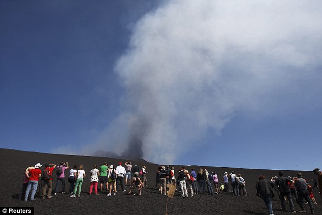 ETNA VOLCÁN ACTIVO - Página 6 Article-2025410-0D68318000000578-816_634x423