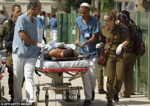 بالصور // سبعة قتلى وعشرات الجرحى فى 3 عمليات داخل اسرائيل Article-2027450-0D7AA5A200000578-753_634x450