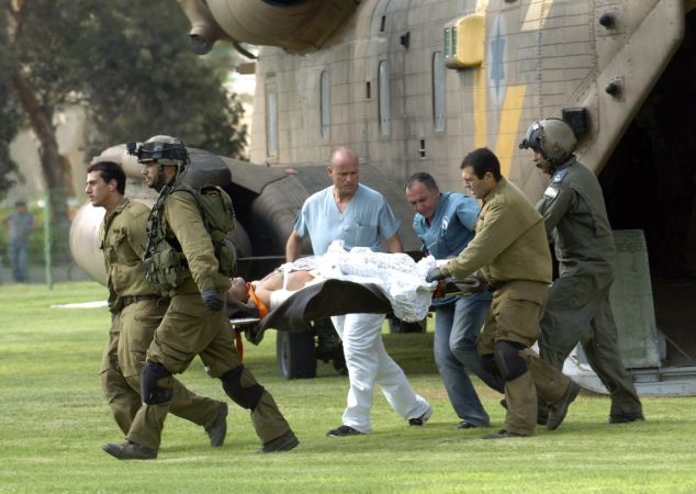 بالصور // سبعة قتلى وعشرات الجرحى فى 3 عمليات داخل اسرائيل Article-2027450-0D7AB32D00000578-759_634x450