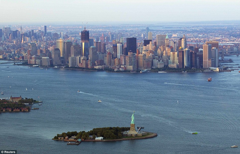 بالصور // بعد عشر سنوات : صور لالتقاط الأنفاس  من مانهاتن السفلى تكشف كم نيويورك قد تغيرت منذ 9 / 11 Article-0-0D8FF6E900000578-788_964x621