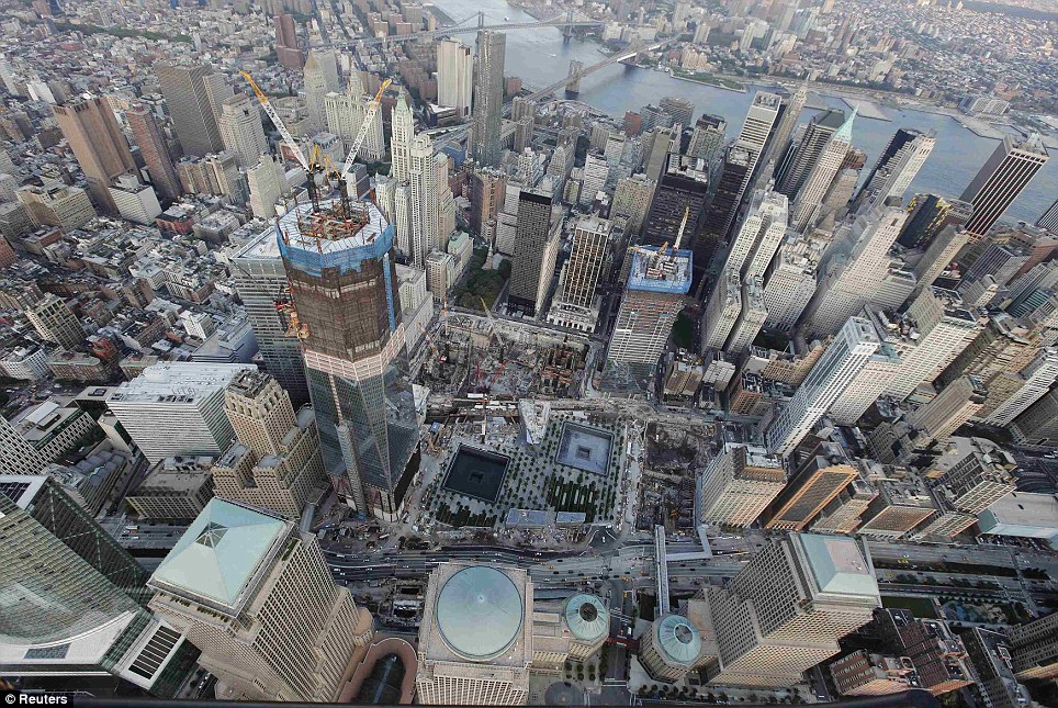 بالصور // بعد عشر سنوات : صور لالتقاط الأنفاس  من مانهاتن السفلى تكشف كم نيويورك قد تغيرت منذ 9 / 11 Article-2030189-0D8FDC1900000578-919_964x645