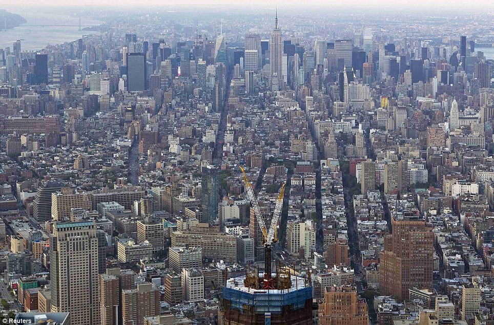 بالصور // بعد عشر سنوات : صور لالتقاط الأنفاس  من مانهاتن السفلى تكشف كم نيويورك قد تغيرت منذ 9 / 11 Article-2030189-0D8FF01D00000578-750_964x635