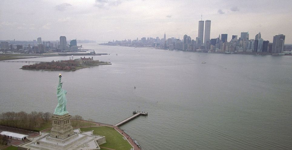 بالصور // بعد عشر سنوات : صور لالتقاط الأنفاس  من مانهاتن السفلى تكشف كم نيويورك قد تغيرت منذ 9 / 11 Article-2030189-0D92656F00000578-808_964x495
