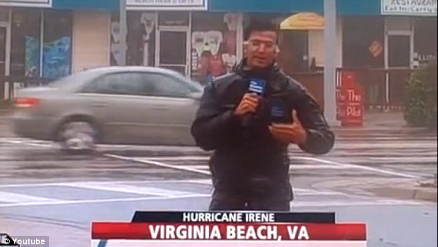 بالصور والفيديو // مشاهد مضحكة لمراسلى التلفزيون وسط رياح اعصار ايرين  (( خاص من أمواج )) Article-0-0D998AD500000578-374_634x358