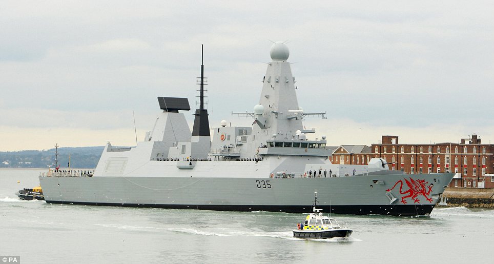 المدمرة البريطانية HMS Dragon  في زيارة لميناء الدار البيضاء بالمغرب  Article-0-0DA4B80A00000578-862_964x515