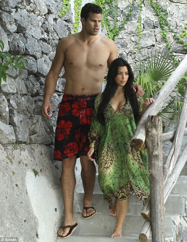 Kim Kardashian Honeymoon Pics  Article-0-0DCCA3FC00000578-351_634x822