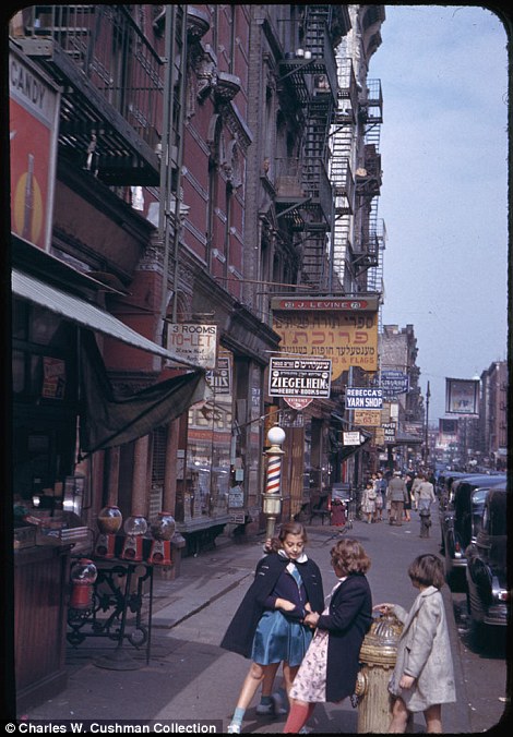 (( أمواج خاص )) صور وثائقية نادرة ملونة مذهلة تظهر 1940 الحياة في مدينة نيويورك Article-2036932-0DDE13E600000578-396_470x676