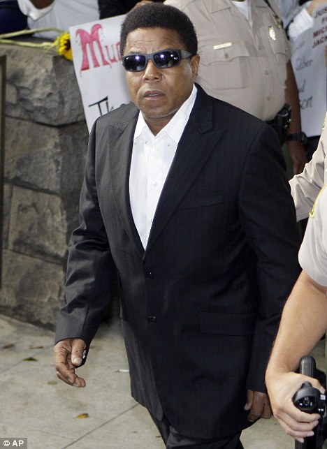 People VS Conrad Murray (definitivo): news e aggiornamenti - Pagina 2 Article-2042582-0E1D188800000578-750_468x643