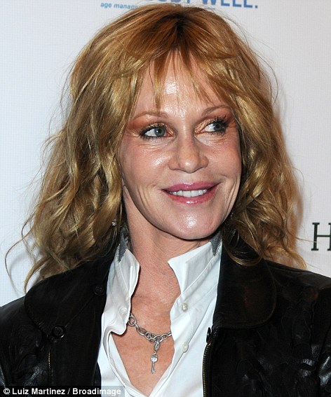 Melanie Griffith Article-2047468-0E50282800000578-275_472x567