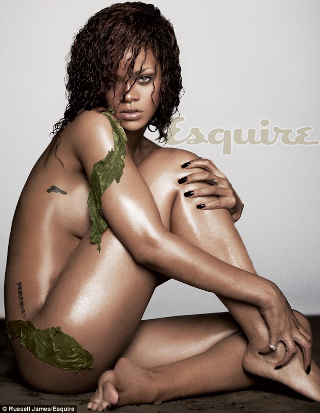 ES OFICIAL - RIHANNA ES LA MUJER MAS SEXI DEL MUNDO  Article-2047877-0E5485D300000578-191_634x818