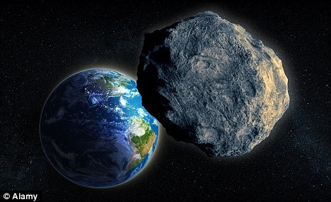 بالصور // الكويكب العملاقة على وشك أن يمر بين الأرض والقمر يوم الثلاثاء 2011/11/8 Article-2055619-0E9BFB4900000578-769_468x286