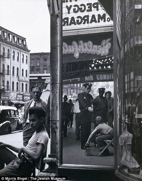 Images of NY from the 1940's Article-2056415-0EA1405C00000578-600_470x600